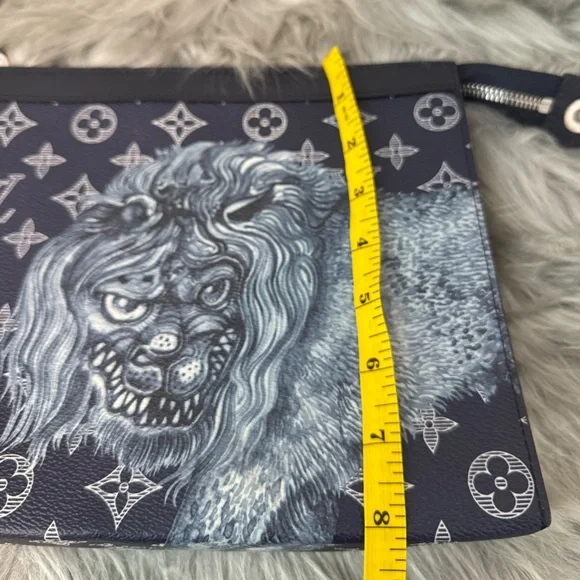 ❌❌SOLD ❌❌ Louis Vuitton x Chapman Brothers Lion Monogram Clutch 10.5x8x2 - Picture 10 of 12